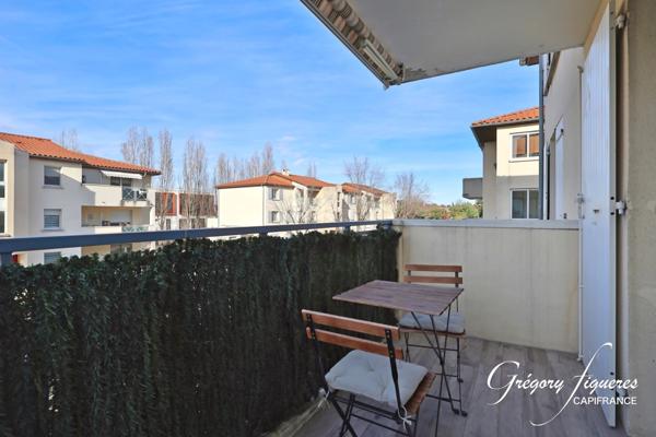 Appartement avec balcon (garage en option) – Saint-Priest Village, à deux pas du Château