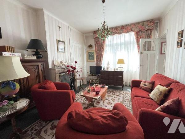 Maison type 1930 d'environ 150m² située à Coudekerque Branche, ville recherché pour son dynamis...