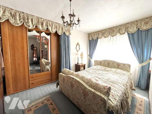 Maison type 1930 d'environ 150m² située à Coudekerque Branche, ville recherché pour son dynamis...