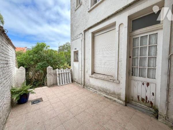 Maison type 1930 d'environ 150m² située à Coudekerque Branche, ville recherché pour son dynamis...