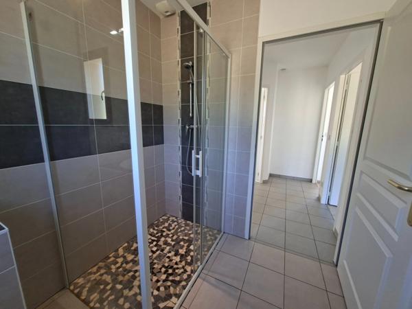 Maison de plain-pied à vendre - 3 chambres - à Pressignac Vicq (24)