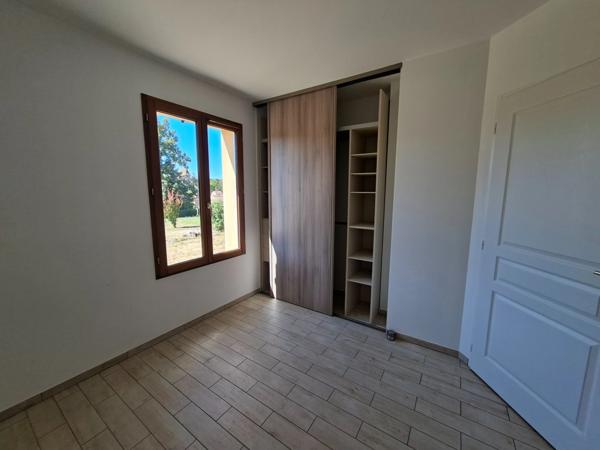 Maison de plain-pied à vendre - 3 chambres - à Pressignac Vicq (24)
