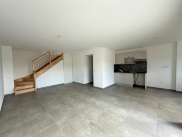 Duplex 3 pièces neuf 2025 avec terrasses et vue dégagée – Cavaillon