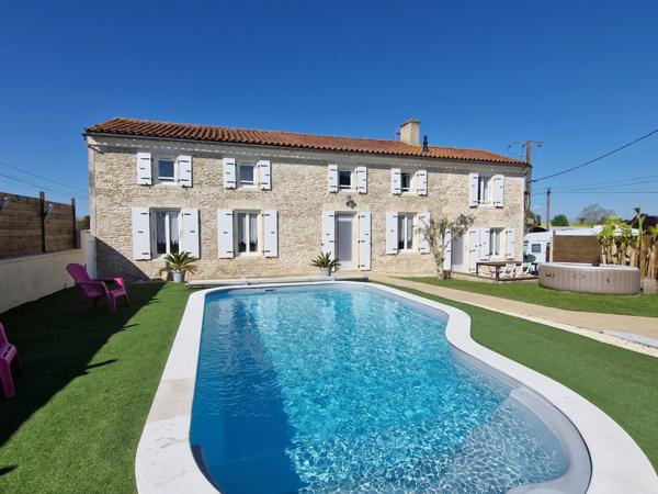 Maison à vendre 5 pièces proche de TONNAY CHARENTE (17)