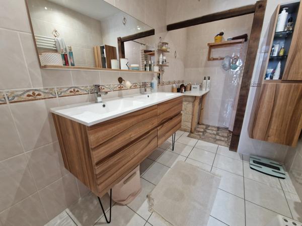 Maison à vendre 5 pièces proche de TONNAY CHARENTE (17)