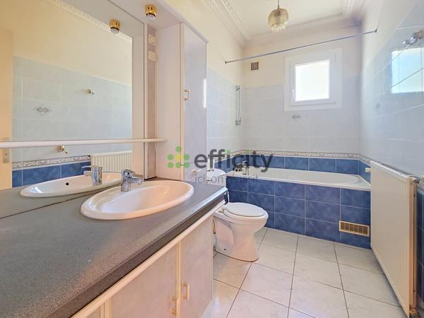 Maison
         6 pièces
        - 220 m² Exclusivité 499 900 € *