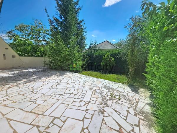 Maison
         6 pièces
        - 220 m² Exclusivité 499 900 € *