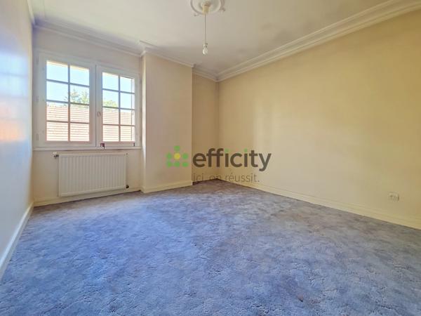 Maison
         6 pièces
        - 220 m² Exclusivité 499 900 € *