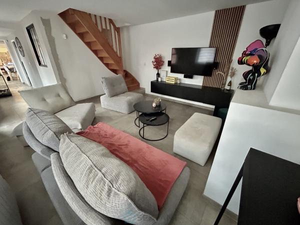 BELLE LONGERE INDIVIDUELLE de 120m2 sur secteur très calme, totalement rénovée.