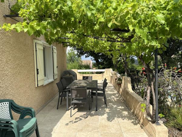 Greasque - Maison 6 pièce(s) - 131 m2 - terrain clôturé 1000 m2 - vue Sainte-Victoire - garage - piscine