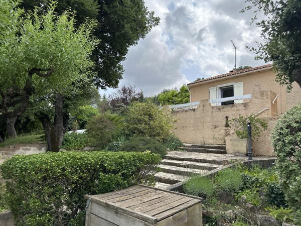 Greasque - Maison 6 pièce(s) - 131 m2 - terrain clôturé 1000 m2 - vue Sainte-Victoire - garage - piscine