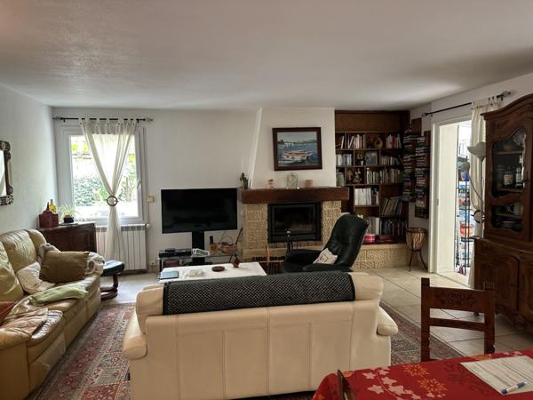 Greasque - Maison 6 pièce(s) - 131 m2 - terrain clôturé 1000 m2 - vue Sainte-Victoire - garage - piscine