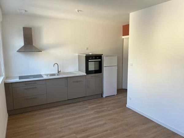 Superbe emplacement, commerces à pieds