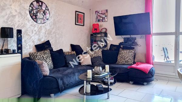 Appartement de 3 pièces de 65 m² à Toulon Ouest avec vue mer et belle pièce de vie