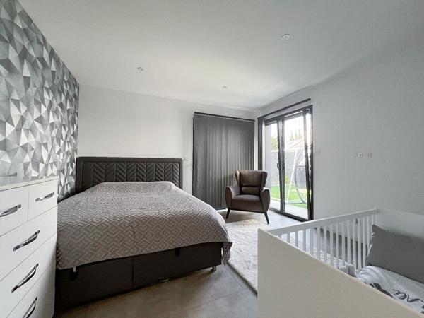 A VENDRE Maison de plain pied à Saint Barthelemy D Anjou limite ANGERS de 3 chambres avec jardin §