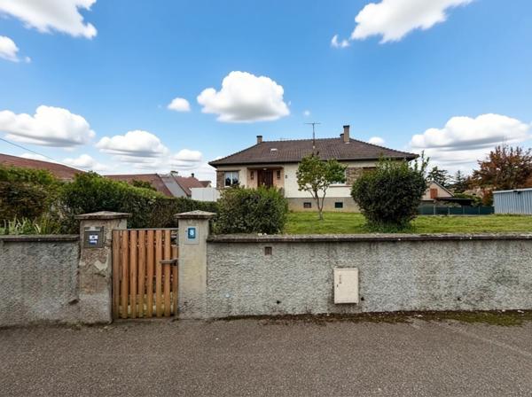 Maison de plein pied 100m2 Terrasse Piscine terrain 23 ares au calme