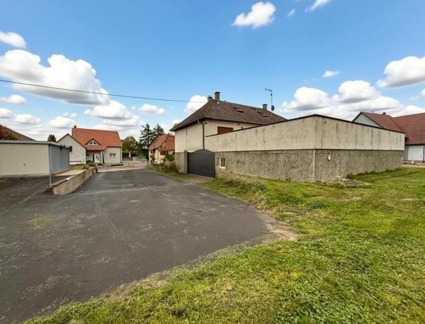 Maison de plein pied 100m2 Terrasse Piscine terrain 23 ares au calme