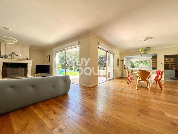 Propriété à Carpentras 6 pièces 235 m² et 153 m² de dépendances sur 6000 m² de terrain