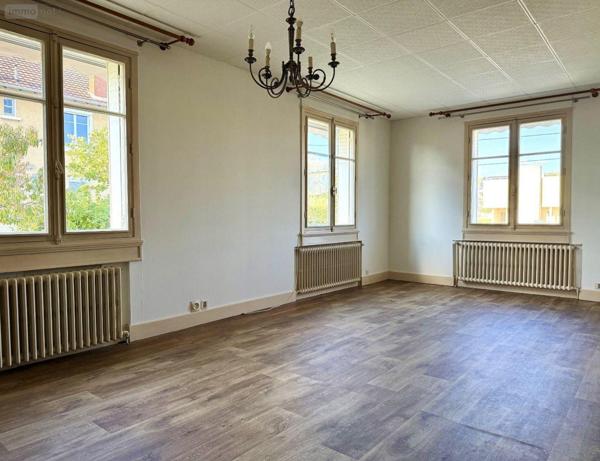 Maison individuelle à vendre à Saint-Amand-Montrond dans le Cher (18200), ref : 25058