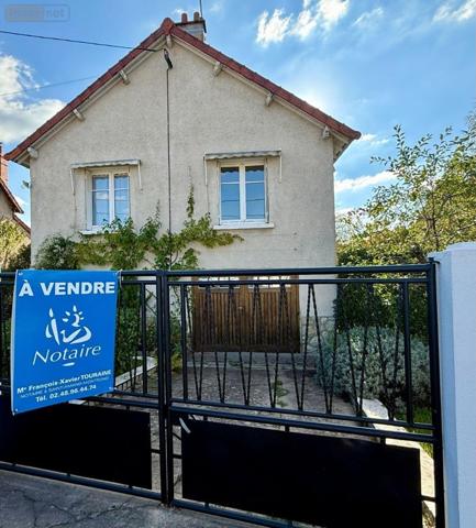 Maison individuelle à vendre à Saint-Amand-Montrond dans le Cher (18200), ref : 25058