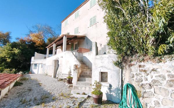 Maison à vendre    4 pièces • 104 m2 Berre-les-Alpes