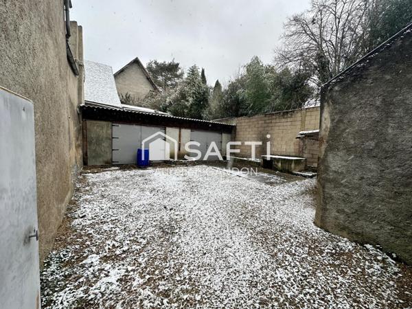 Immeuble avec 1 appartement et 1 local commercial