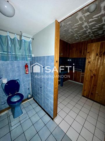 Immeuble avec 1 appartement et 1 local commercial