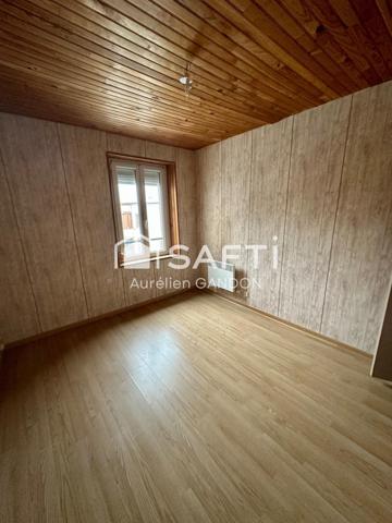 Immeuble avec 1 appartement et 1 local commercial