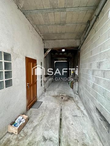 Immeuble avec 1 appartement et 1 local commercial