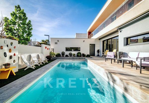 Villa d'architecte contemporaine au fond d'une impasse privée à 100m du Golf