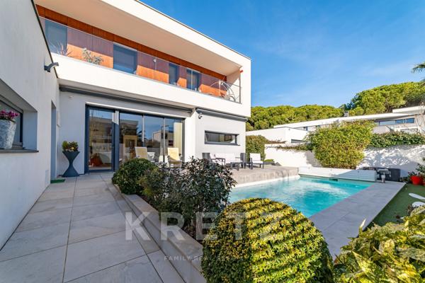 Villa d'architecte contemporaine au fond d'une impasse privée à 100m du Golf