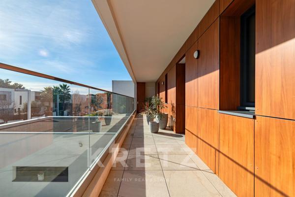 Villa d'architecte contemporaine au fond d'une impasse privée à 100m du Golf