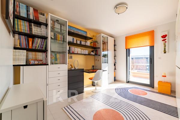 Villa d'architecte contemporaine au fond d'une impasse privée à 100m du Golf