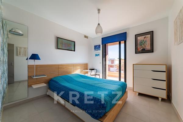 Villa d'architecte contemporaine au fond d'une impasse privée à 100m du Golf