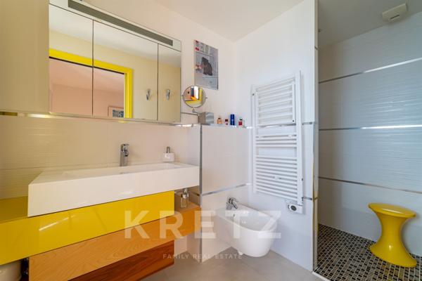 Villa d'architecte contemporaine au fond d'une impasse privée à 100m du Golf