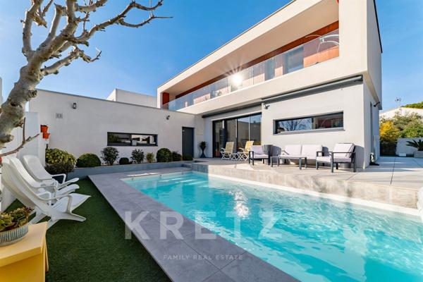 Villa d'architecte contemporaine au fond d'une impasse privée à 100m du Golf