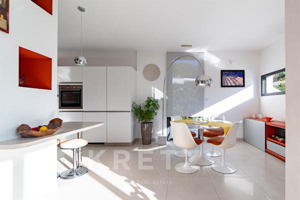 Villa d'architecte contemporaine au fond d'une impasse privée à 100m du Golf