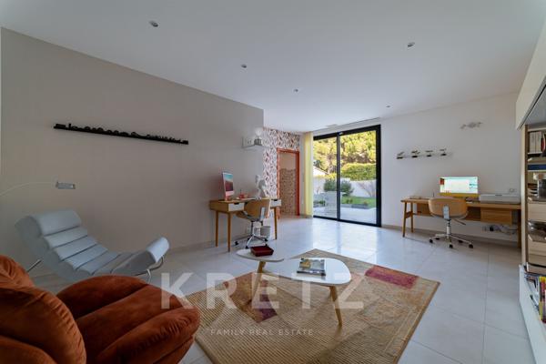 Villa d'architecte contemporaine au fond d'une impasse privée à 100m du Golf