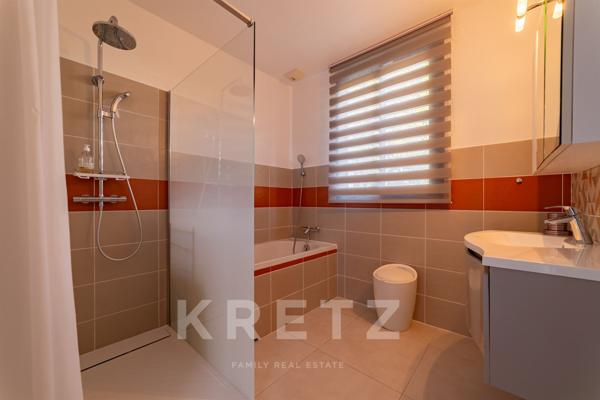 Villa d'architecte contemporaine au fond d'une impasse privée à 100m du Golf