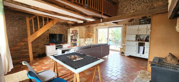 JAZENEUIL - MAISON CHARME PIERRE - 3 CHAMBRES - JARDIN