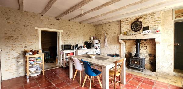 JAZENEUIL - MAISON CHARME PIERRE - 3 CHAMBRES - JARDIN