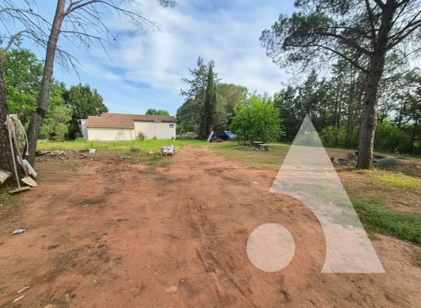 Terrain 735 m2