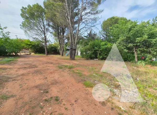 Terrain 735 m2