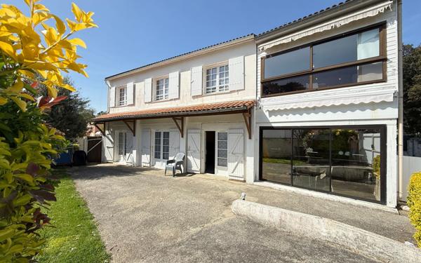 Maison à vendre    11 pièces •  Saint-Palais-sur-Mer