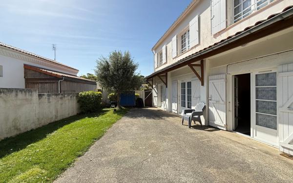 Maison à vendre    11 pièces •  Saint-Palais-sur-Mer