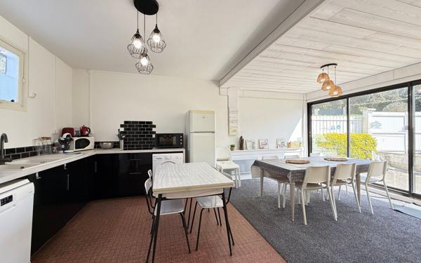 Maison à vendre    11 pièces •  Saint-Palais-sur-Mer
