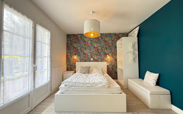 Maison à vendre    11 pièces •  Saint-Palais-sur-Mer