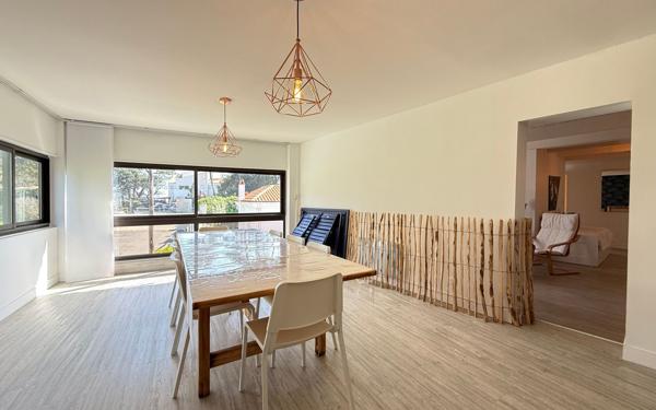Maison à vendre    11 pièces •  Saint-Palais-sur-Mer