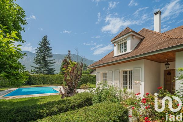 Maison à vendre 5 pièces 205 m² Saint-Ismier