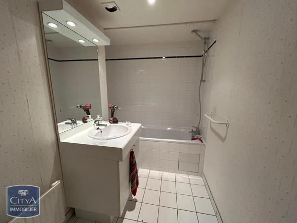 Appartement à louer 3 pièces 64.94m² Laval (53000)